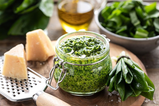 pesto-z-czosnku-niedzwiedziego-do-sloikow-2497175-c12dbb5