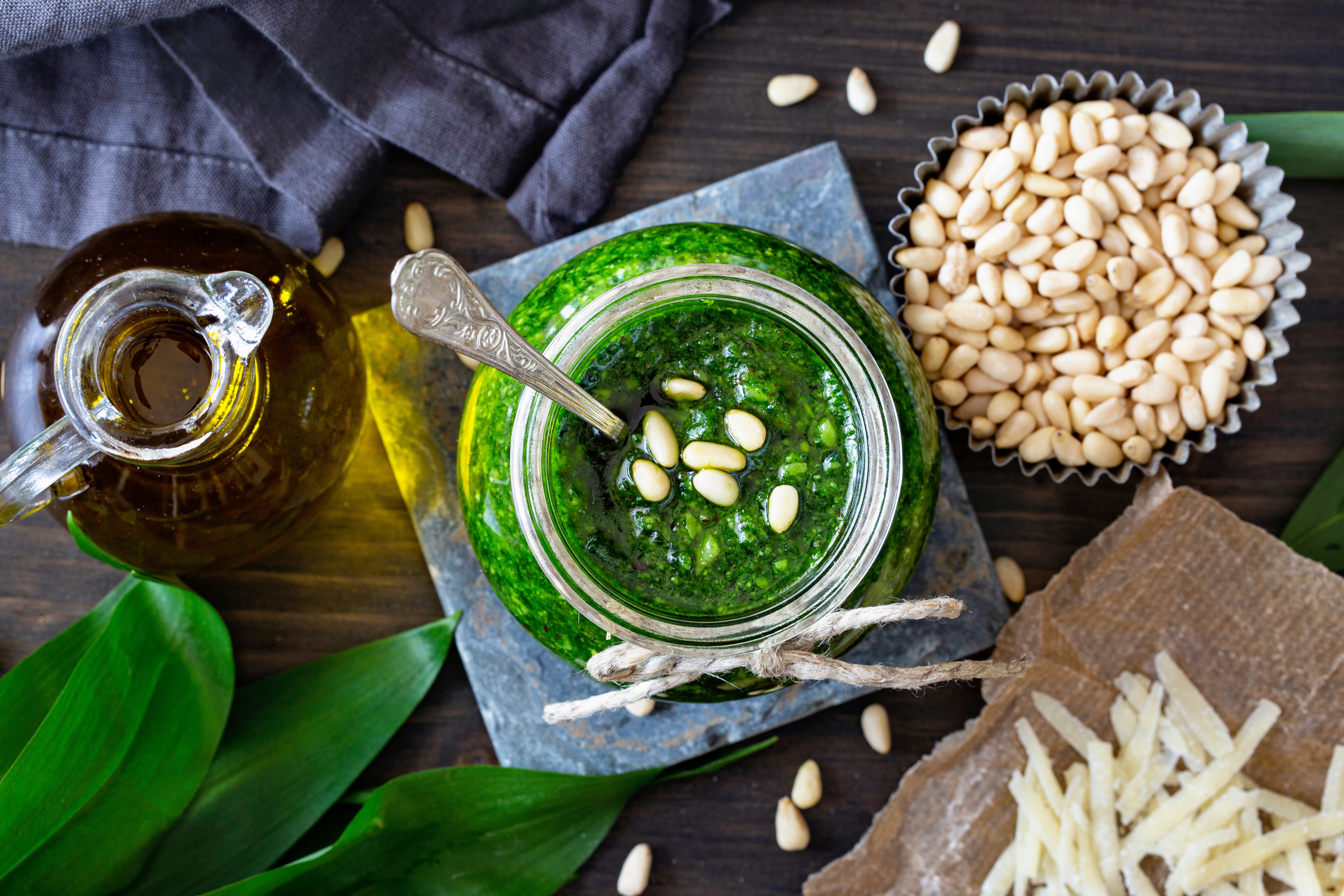 pesto z czosnku niedźwiedziego
