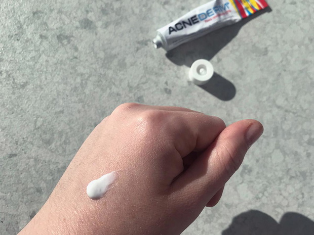 acne-derm-2474443-6729185