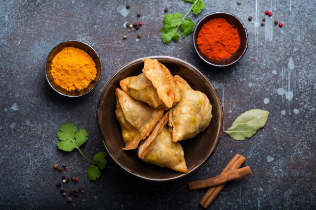 kuchnia-indyjska-samosa-2475915-78ec7ab