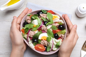 keto sałatka z tuńczykiem