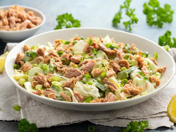 keto-salatka-z-tunczykiem-i-majonezem-2518125-5a5cf06
