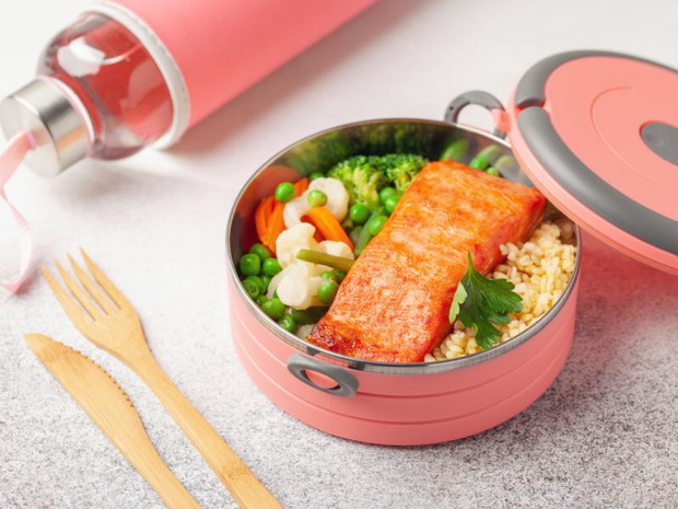 dieta-niskosodowa-losos-pieczony-z-kasza-bulgur-2518906-690b703