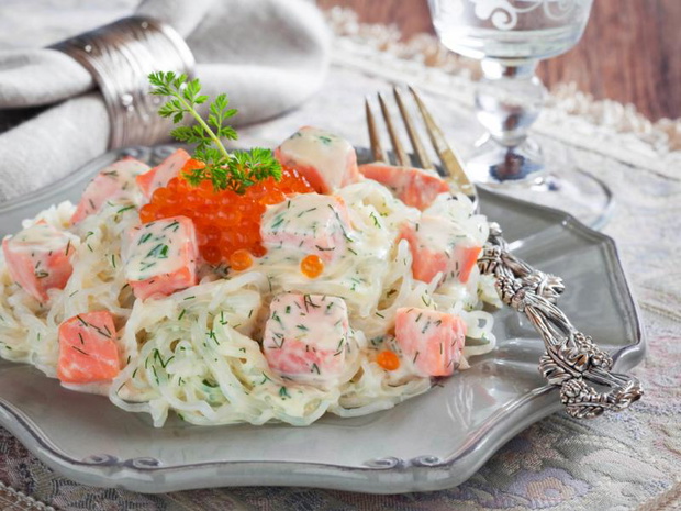 makaron-konjac-przepis-keto-z-lososiem-i-kawiorem-2518948-1dbe7e1