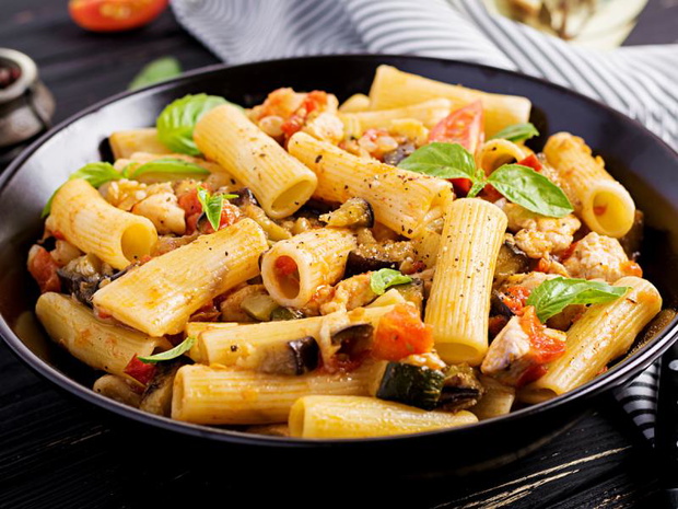 dieta-niskosodowa-makaron-razowy-z-warzywami-2518907-1467f95