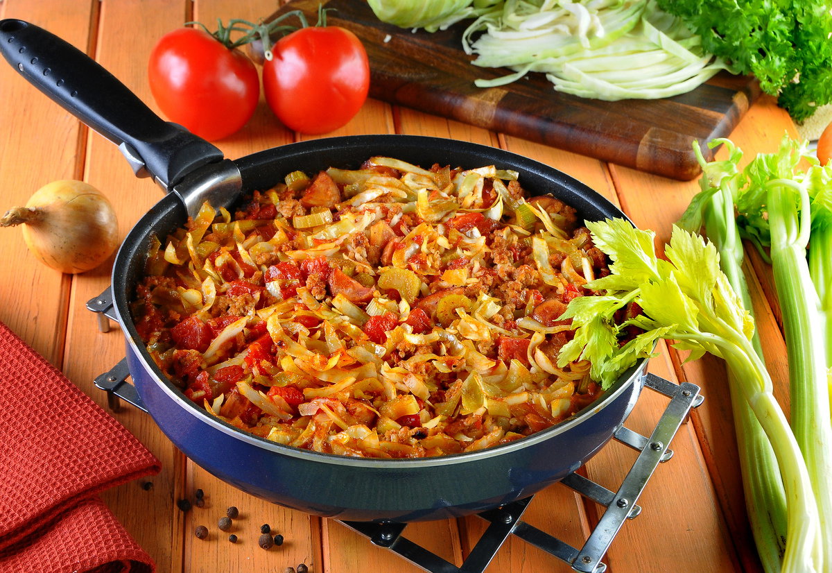 Jambalaya kociołek z ryżem i kapustą