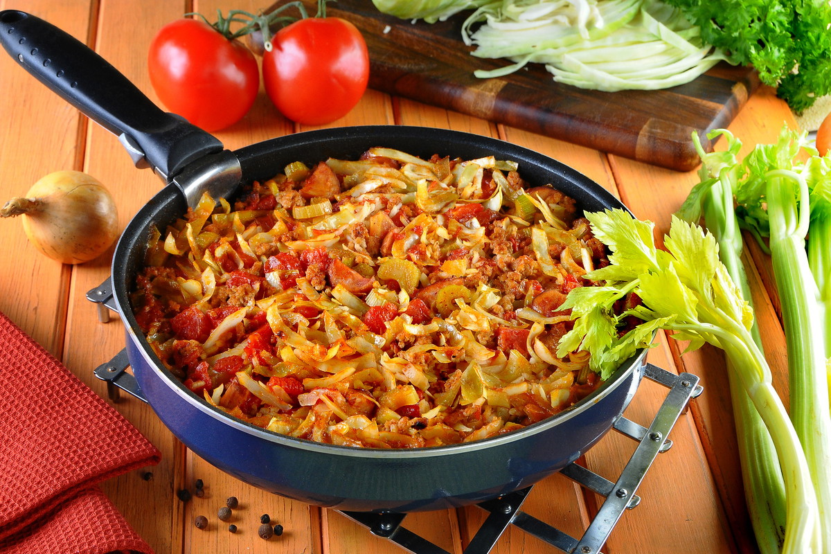 Jambalaya kociołek z ryżem i kapustą