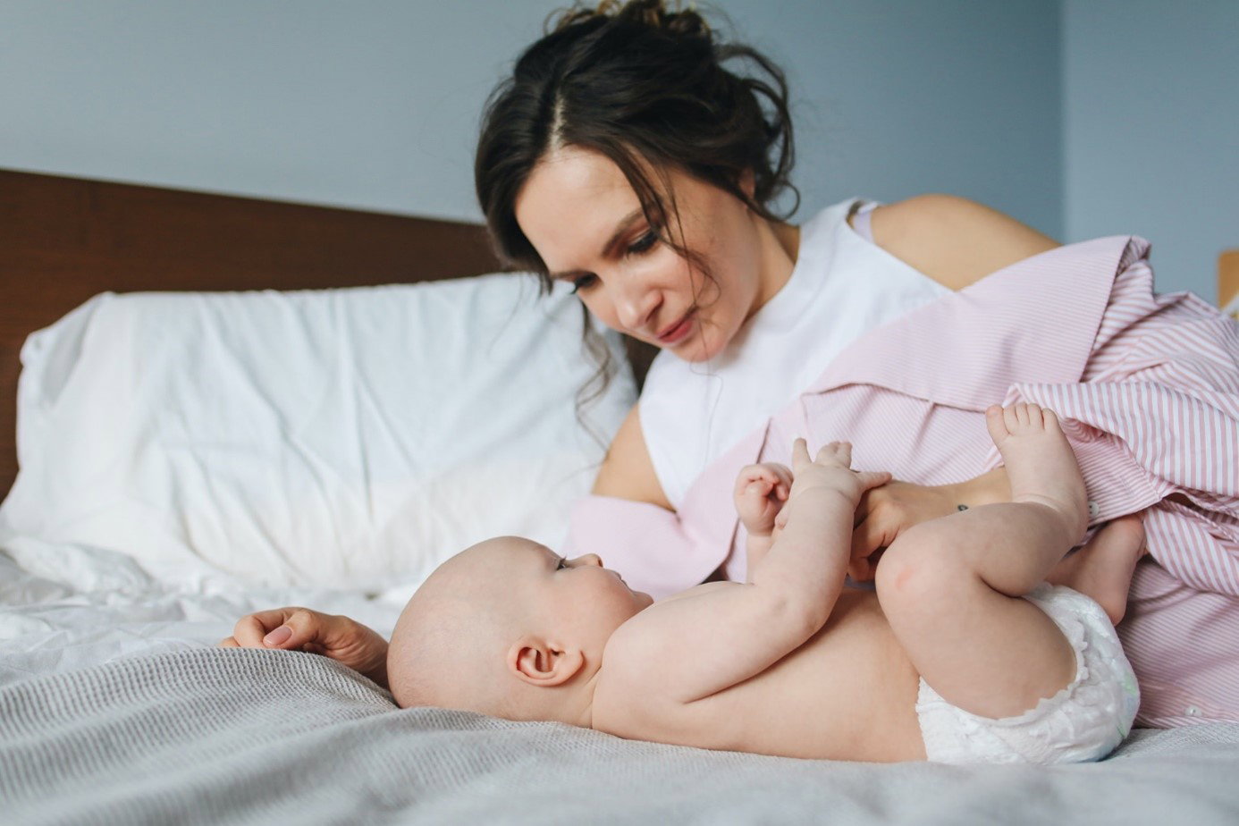 Mama z kilkumiesięcznym niemowlakiem