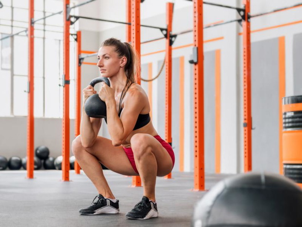 goblet-squat-2520306-b285c83