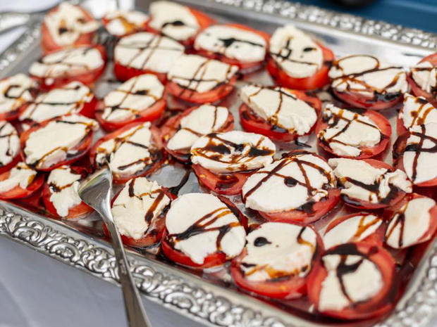 fit-przekaski-na-impreze-pomidory-z-mozzarella-2521533-9922753
