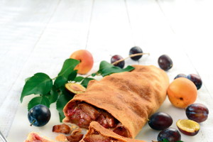 Strudel z węgierkami i morelami