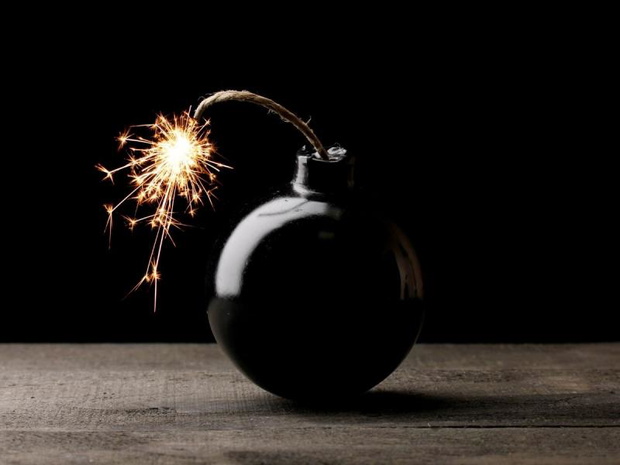 sennik-bomba-wybuch-2482968-50be772