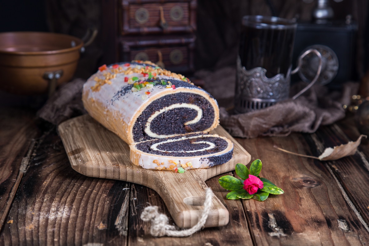 makowiec na cieście drożdżowym