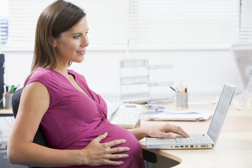 mama, ciąża, praca, urlop macierzyński, urlop wychowawczy, prawo pracy