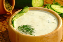 Chłodnik z ogórka aromatyzowany świeżą miętą