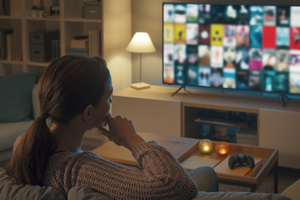 kobieta telewizor uzależnienie
