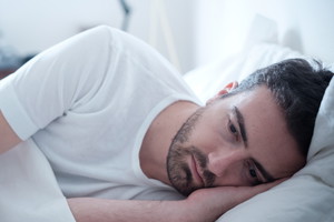 Smutny mężczyzna, problemy finansowe
