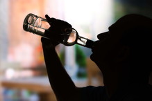 Mąż chłopak alkoholik - co robić gdy on pije