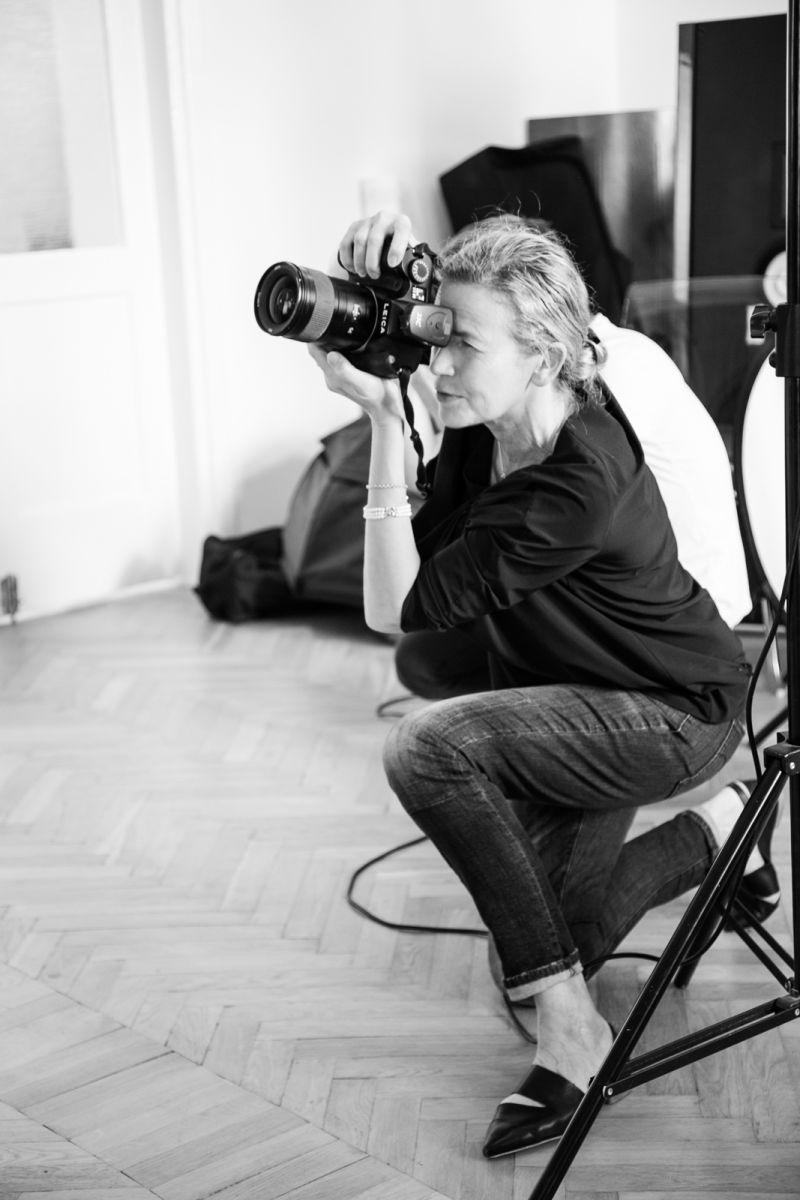 Lidia Popiel fotografuje laureatów akcji Energetyczni 50+