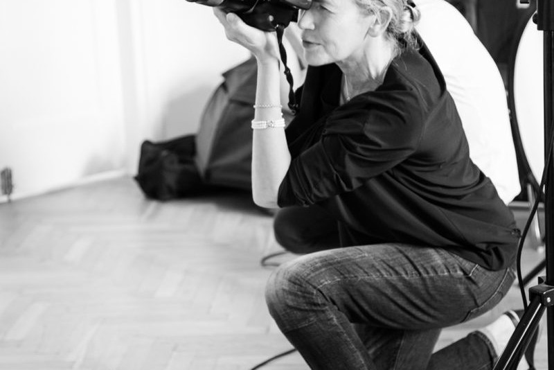 Lidia Popiel fotografuje laureatów akcji Energetyczni 50+