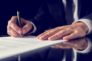 Zapisy drobnym druczkiem w umowach