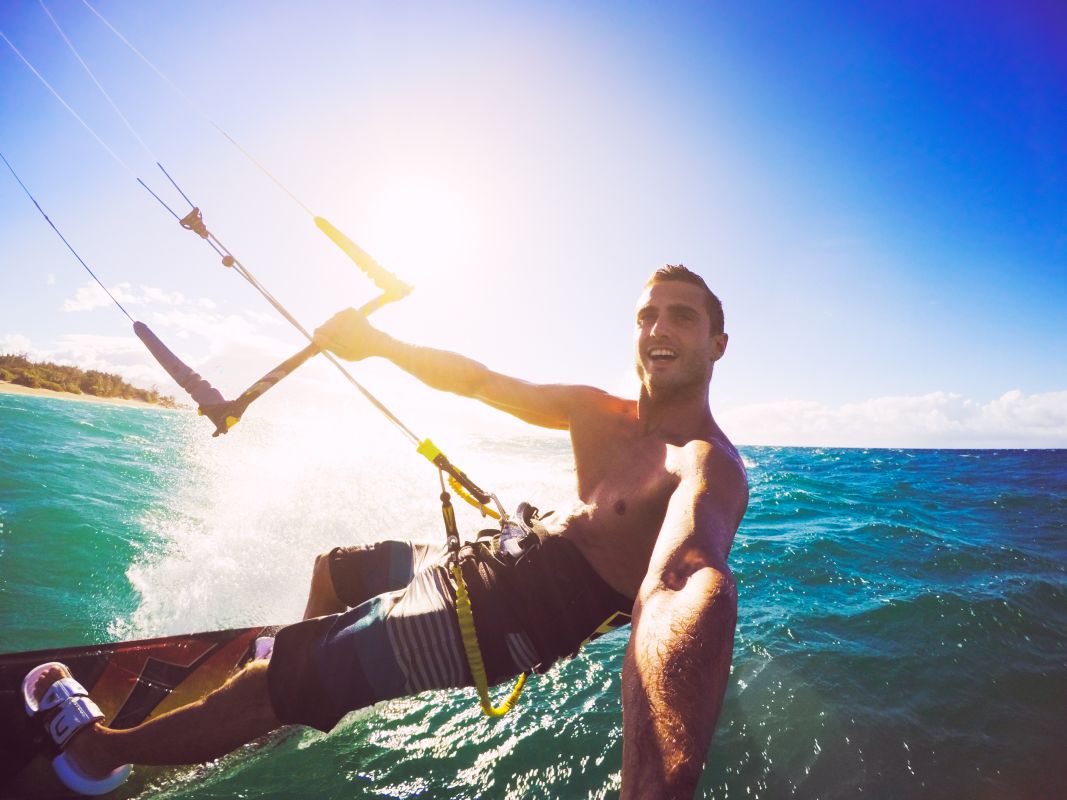 Kitesurfing - na czym polega i ile kosztuje