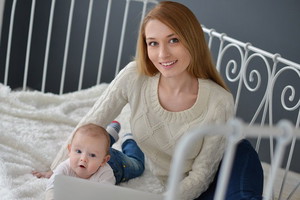 Czy można pracować na urlopie macierzyńskim