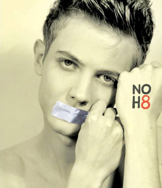 NOH8 - Mateusz Pirszel i Polska przeciwko dyskryminacji