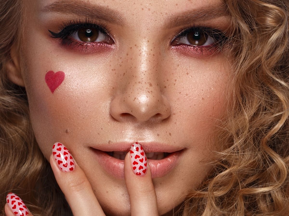 Makijaż walentynkowy - 4 pomysły na randkowy make-up