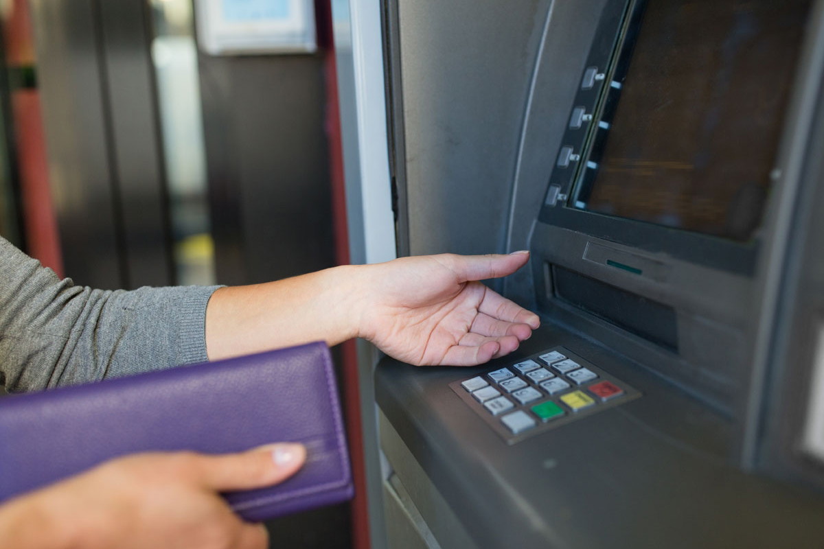 Bank, karta płatnicza, bankomat