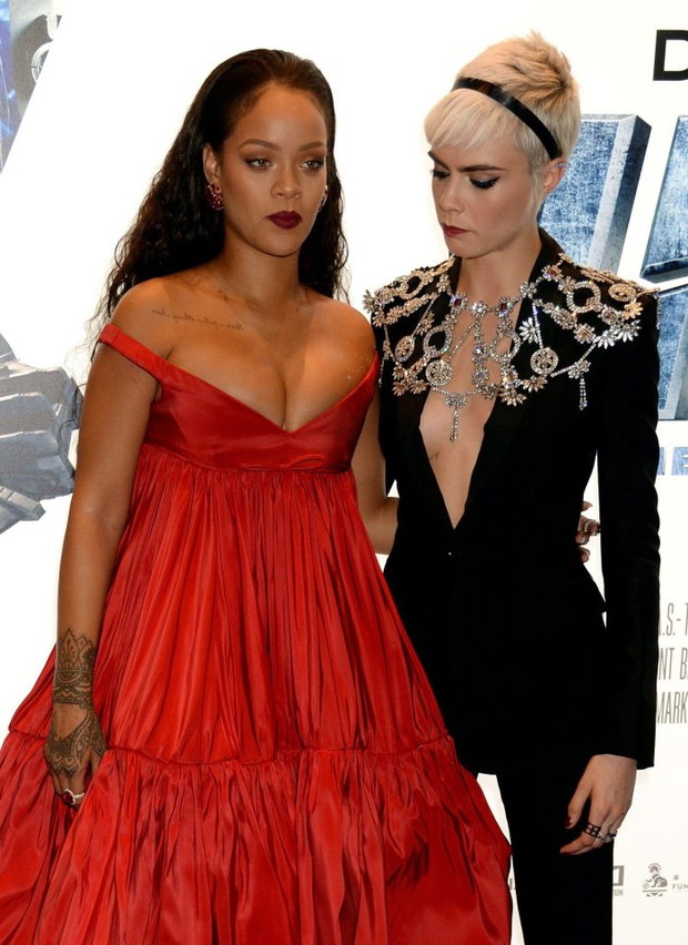 Rihanna na premierze Valerian i Miasto Tysiąca Planet w czerwonej kreacji