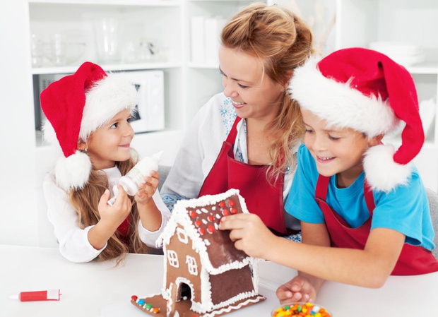 Making a gingerbread cookie house with the kids