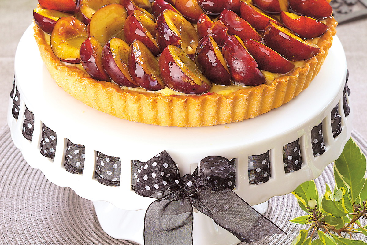 Tarta ze śliwkami i kremem