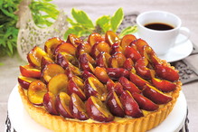 Tarta ze śliwkami i kremem