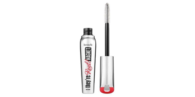 ekstremalnie-wydluzajaca-maskara-they-re-real-magnet-benefit-cosmetics-2501062-5cd47c4