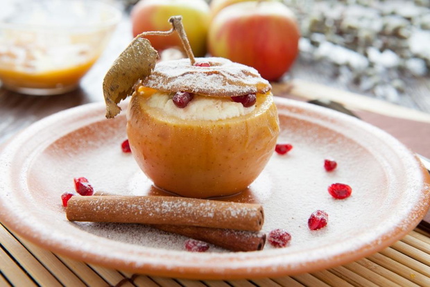 baked apple with cheese and honey