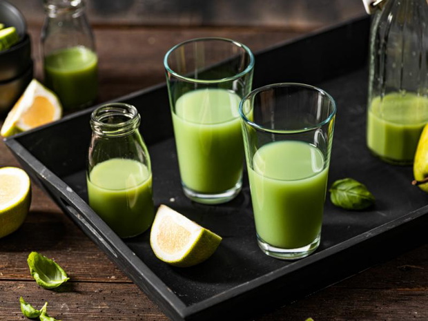 dieta-sokowa-przepis-na-sok-z-gruszki-selera-i-limonki-2522861-66d5722