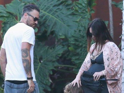 Ciężarna Megan Fox z dziećmi i mężem Brianem Austin Greenem