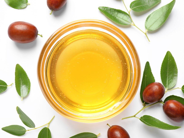 olej-jojoba-na-wlosy-wlasciwosci-efekty-stosowanie-2495699-3600d8e