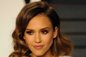 jessica alba i kłopoty z firmą