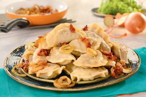 Pierogi z mięsem i pieczarkami