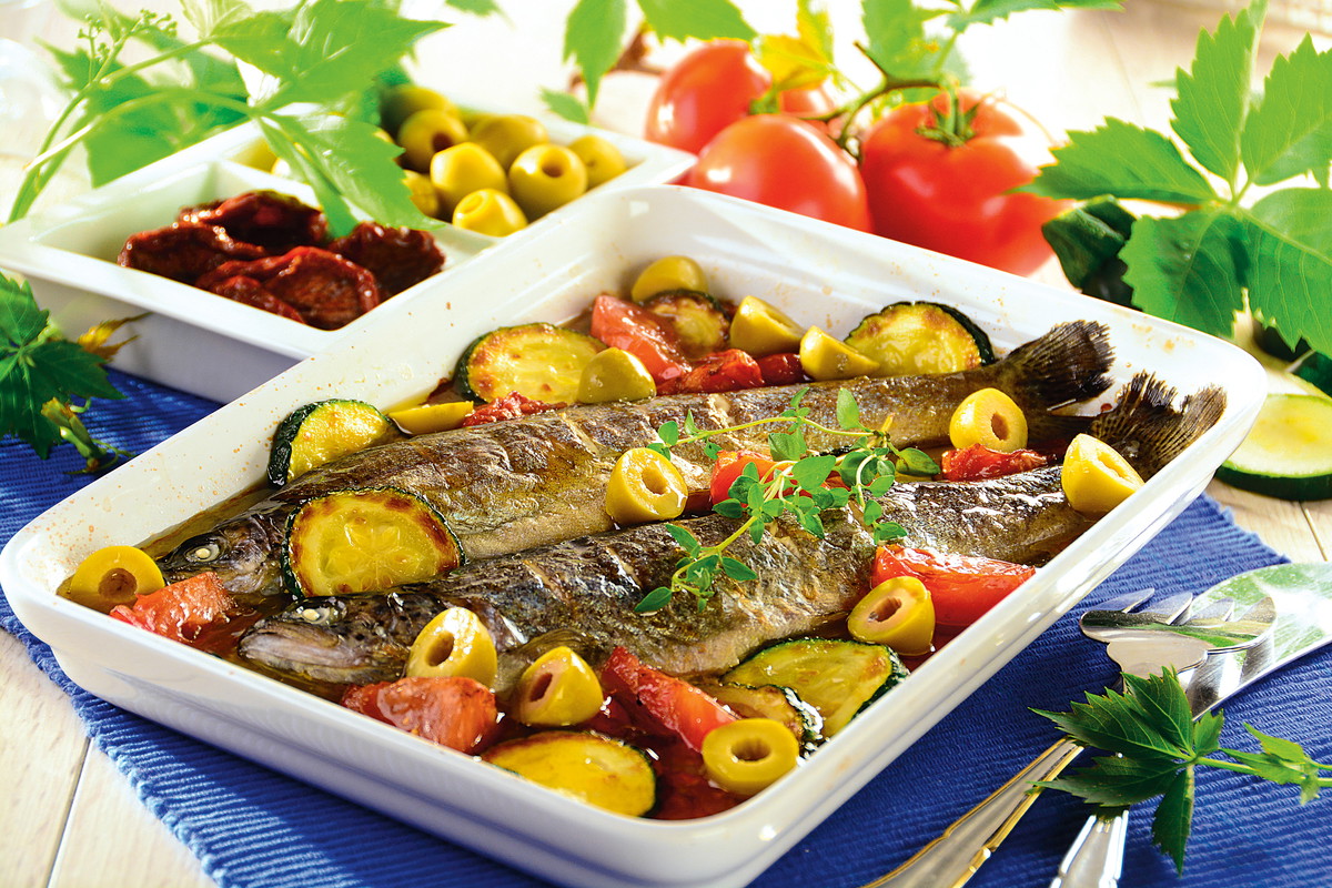 Pieczona ryba z warzywami