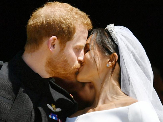 pocalunek-meghan-markle-i-harry-ego-2407833-b5b4a76