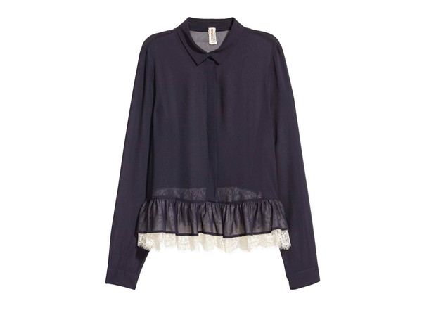 Granatowa koszula z falbanką H&M, cena, ok. 99,90 zł