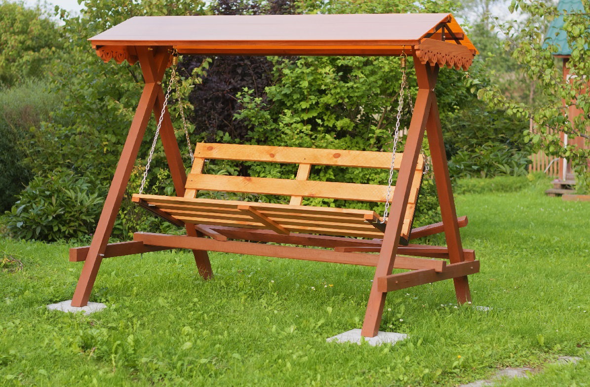 Huśtawka ogrodowa drewniana