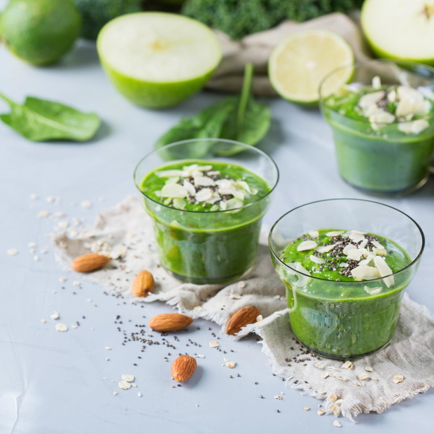 smoothie-z-jarmuzem-i-jablkiem-2479708-9b9ed75