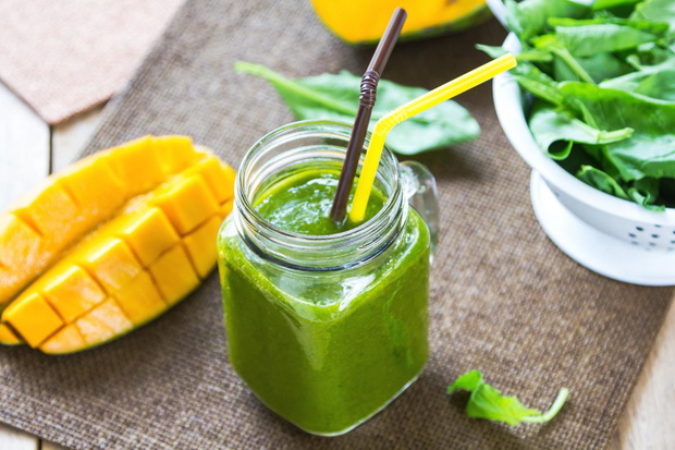 smoothie-z-jarmuzem-i-mango-2479715-fe93628