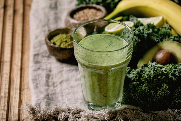 smoothie-z-jarmuzem-i-awokado-2479710-edb3157