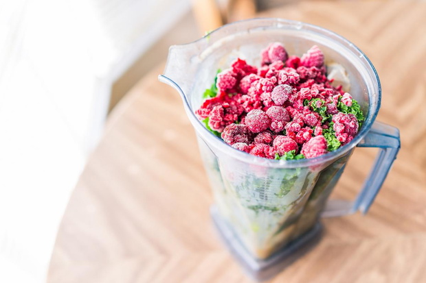 smoothie-z-jarmuzem-i-malinami-2479716-45970b1