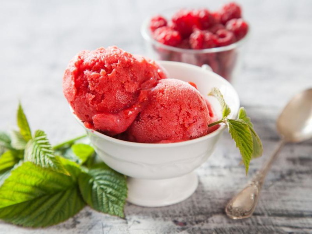 co-mozna-zrobic-z-malin-sorbet-malinowy-2486011-53382da